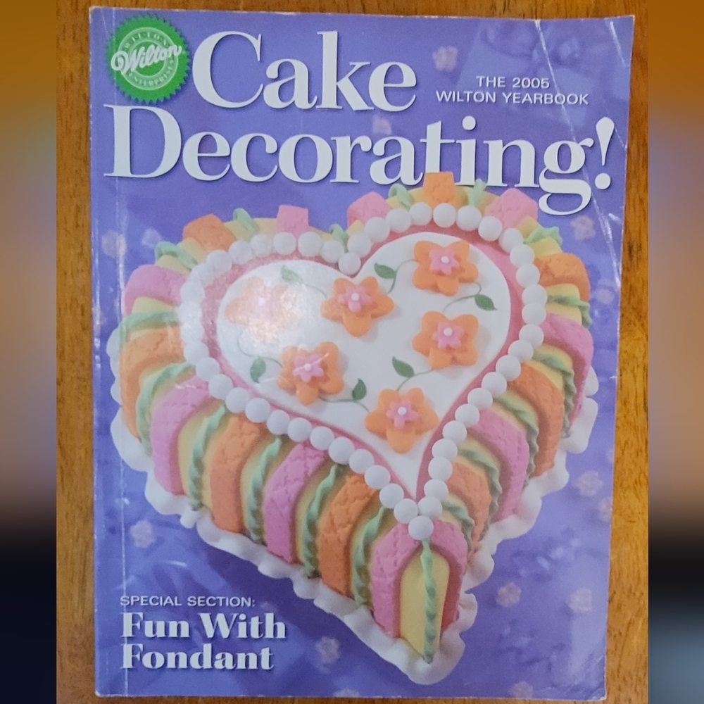 Wilton Year Book 2005 Cake Decorating ! Magazine Vintage Retro Collection